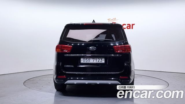 Kia Carnival из Кореи Encar