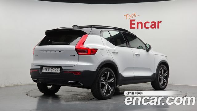 Volvo XC40 T4 R-Design — пробег 94 364 км — фото 2 из 5