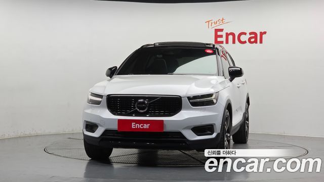 Volvo XC40 T4 R-Design — пробег 94 364 км — фото 3 из 5