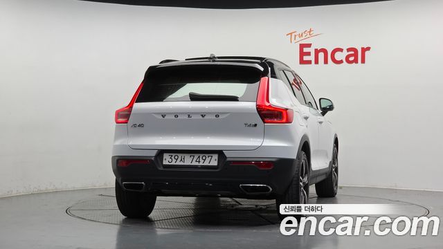 Volvo XC40 T4 R-Design — пробег 94 364 км — фото 4 из 5