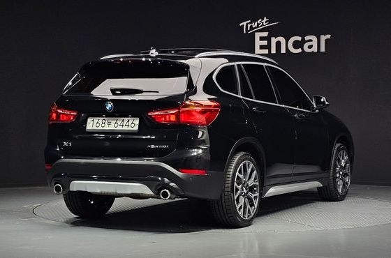 BMW X1 xDrive 20i xLine — пробег 83 821 км — фото 2 из 5