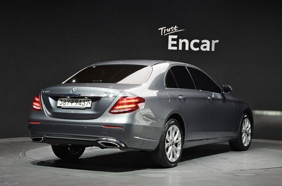 Mercedes-Benz E-Class E300 4MATIC Exclusive — пробег 26 633 км — фото 2 из 5