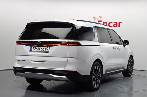 Kia Carnival 9-Seater Signature — пробег 87 681 км — фото 2 из 5