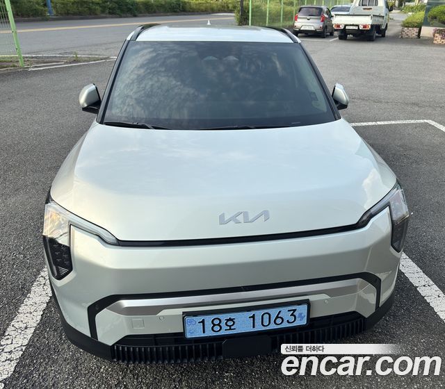 Kia EV3 Long Range 2WD AIr — пробег 395 км — фото 3 из 5