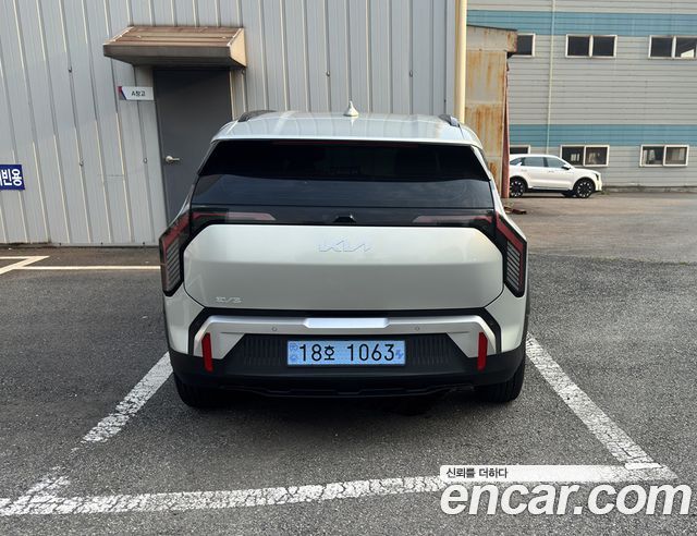 Kia EV3 Long Range 2WD AIr — пробег 395 км — фото 4 из 5