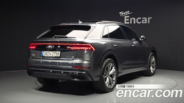 Audi Q8 55 TFSI Quattro Premium — пробег 42 835 км — фото 2 из 5