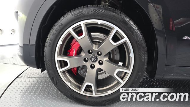Maserati Levante из Кореи Encar