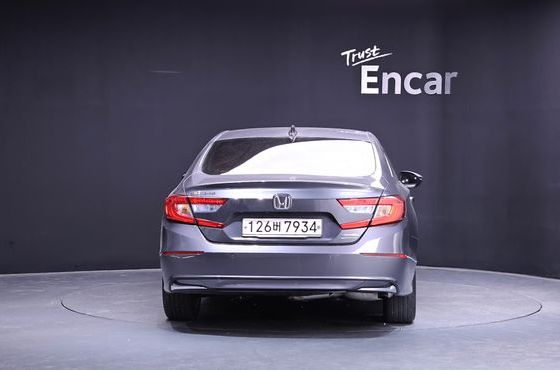 Honda Accord 2.0 Hybrid Touring — пробег 72 310 км — фото 4 из 5