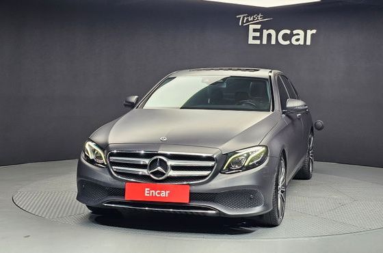 Mercedes-Benz E-Class E220d Avantgarde — пробег 93 403 км — фото 3 из 5