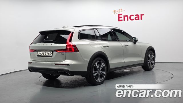 Volvo V60 T5 Pro AWD — пробег 88 576 км — фото 2 из 5