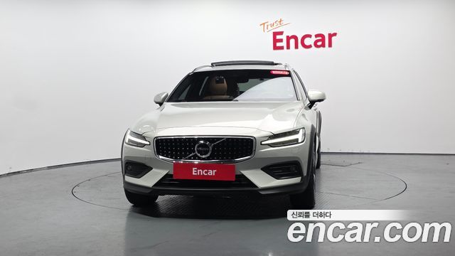 Volvo V60 T5 Pro AWD — пробег 88 576 км — фото 3 из 5