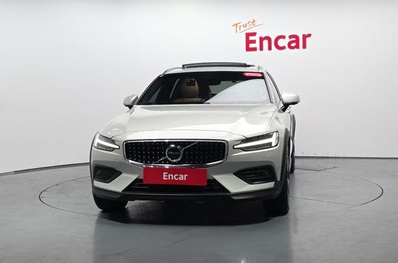Volvo V60 T5 Pro AWD — пробег 88 576 км — фото 3 из 5