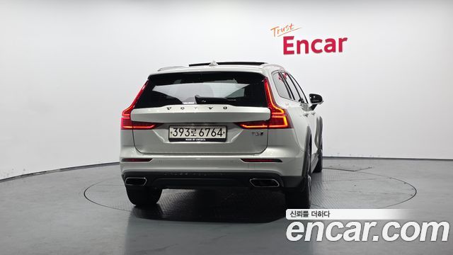 Volvo V60 T5 Pro AWD — пробег 88 576 км — фото 4 из 5