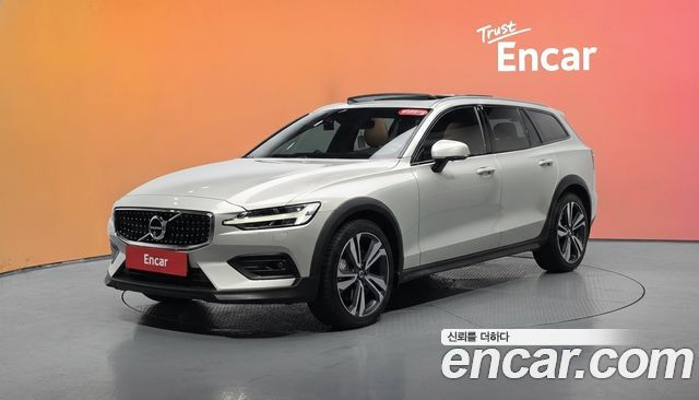 Volvo V60 T5 Pro AWD — пробег 88 576 км — фото 1 из 5