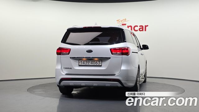 Kia Carnival из Кореи Encar