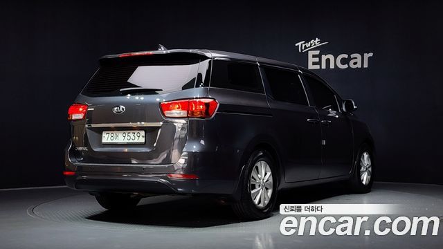 Kia Carnival 11-seater Deluxe — пробег 174 617 км — фото 2 из 5