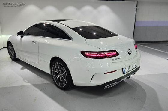 Mercedes-Benz E-Class E300d 4MATIC Coupe — пробег 56 917 км — фото 3 из 5