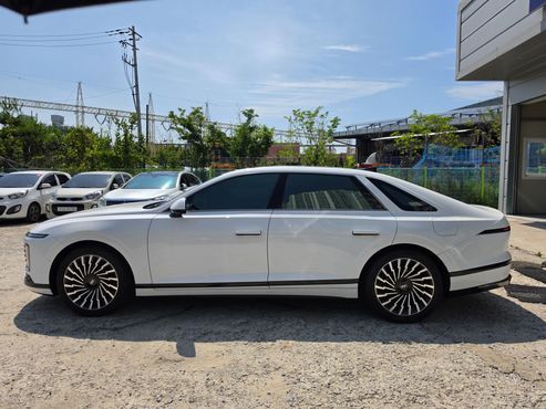 Hyundai Grandeur Calligraphy — пробег 3 855 км — фото 3 из 5