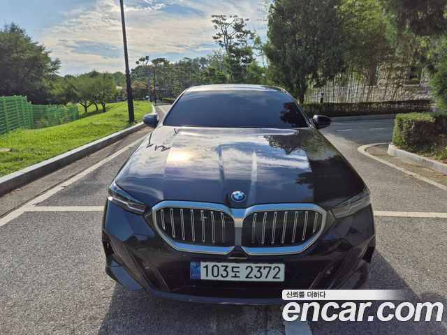 BMW 5-Series 520i M Sport — пробег 28 000 км — фото 1 из 5