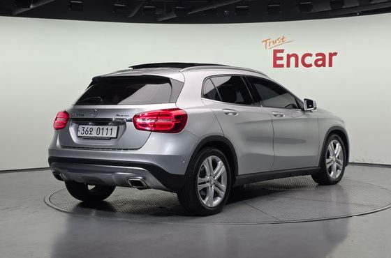 Mercedes-Benz GLA-Class GLA200 d 4MATIC — пробег 204 532 км — фото 2 из 5
