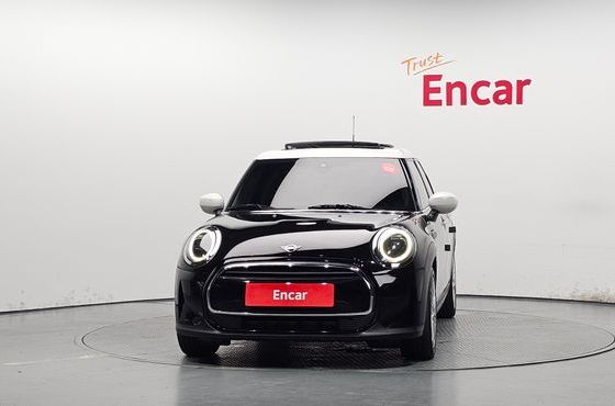 Mini Cooper 5-Door Classic Plus 3rd — пробег 111 218 км — фото 3 из 5