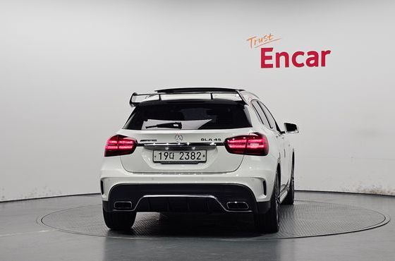 Mercedes-Benz GLA-Class GLA45 AMG 4MATIC — пробег 72 454 км — фото 4 из 5