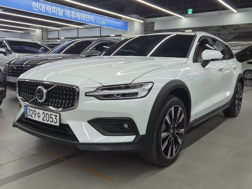 Volvo V60 B5 Ultimate AWD — пробег 28 000 км — фото 3 из 5