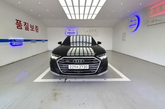 Audi A8 55 TFSI Quattro LWB — пробег 150 000 км — фото 2 из 5
