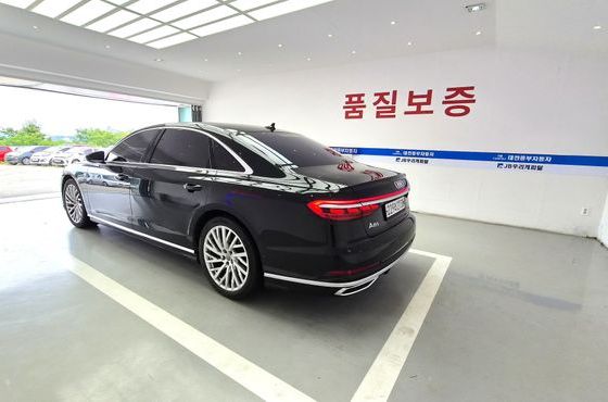 Audi A8 55 TFSI Quattro LWB — пробег 150 000 км — фото 5 из 5