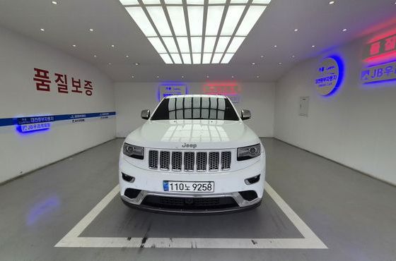 Jeep Cherokee 3.0 Diesel Overland Summit WK2 — пробег 125 000 км — фото 2 из 5