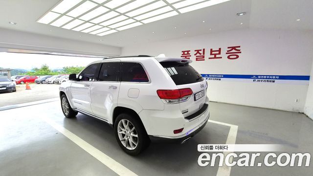 Jeep Cherokee 3.0 Diesel Overland Summit WK2 — пробег 125 000 км — фото 5 из 5