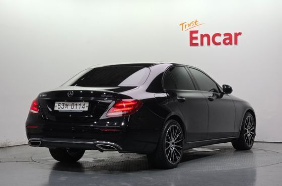Mercedes-Benz E-Class E300 4MATIC Avnatgarde — пробег 152 677 км — фото 2 из 5
