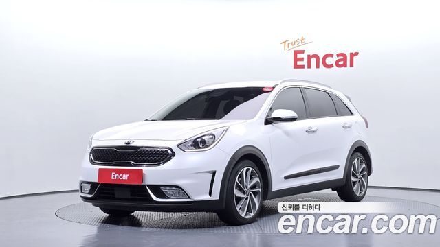 Kia Niro Prestige — пробег 76 556 км — фото 1 из 5