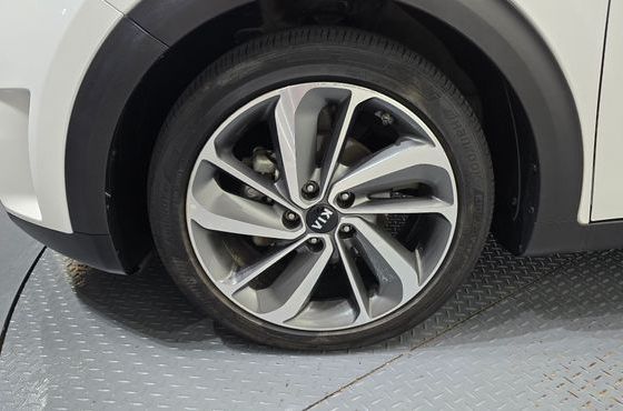 Kia Niro Prestige — пробег 76 556 км — фото 5 из 5