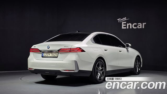 BMW 5-Series 530i xDrive — пробег 46 907 км — фото 2 из 5