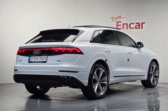 Audi Q8 55 TFSI Quattro Premium — пробег 3 143 км — фото 2 из 5