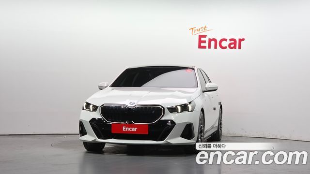 BMW i5 eDrive 40 M Sport Pro — пробег 28 013 км — фото 3 из 5