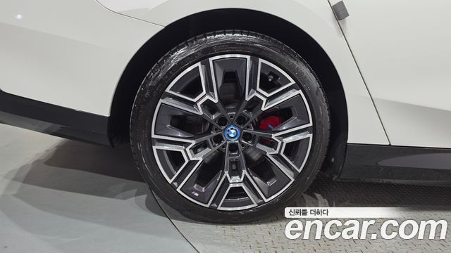 BMW i5 eDrive 40 M Sport Pro — пробег 28 013 км — фото 5 из 5