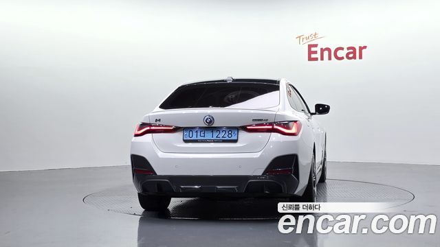 BMW i4 eDrive40 M Sports Pro — пробег 40 210 км — фото 4 из 5