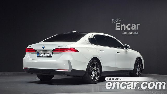 BMW 5-Series 530i xDrive — пробег 14 542 км — фото 2 из 5