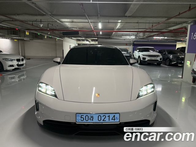 Porsche Taycan 4S — пробег 11 600 км — фото 1 из 5