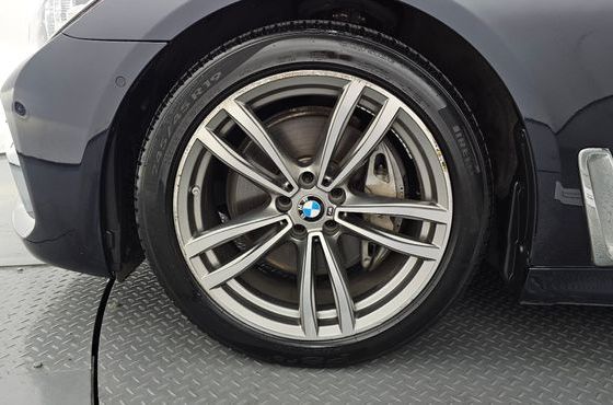 BMW 7-Series 740Li xDrive M Sport Package — пробег 213 917 км — фото 5 из 5