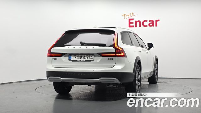 Volvo V90 B5 Plus AWD — пробег 9 436 км — фото 4 из 5