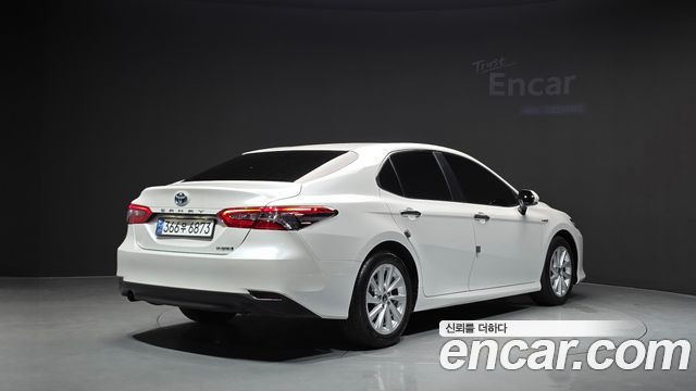 Toyota Camry 2.5 LE Hybrid — пробег 68 274 км — фото 2 из 5