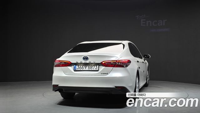 Toyota Camry 2.5 LE Hybrid — пробег 68 274 км — фото 4 из 5