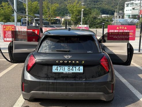 Mini Cooper SE Favoured — пробег 9 600 км — фото 3 из 5