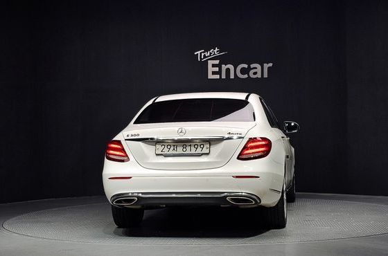 Mercedes-Benz E-Class E300 4MATIC Exclusive — пробег 115 227 км — фото 4 из 5