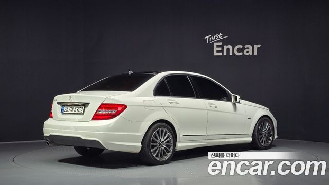 Mercedes-Benz C-Class C200 CGI AVANTGARDE — пробег 104 939 км — фото 2 из 5