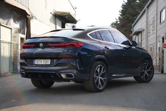 BMW X6 xDrive40i M Sport — пробег 15 500 км — фото 2 из 5