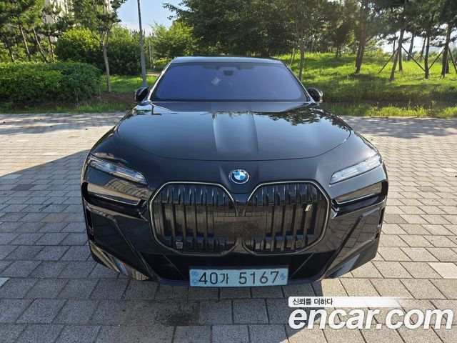 BMW i7 eDrive 50 M Sport — пробег 34 400 км — фото 3 из 5